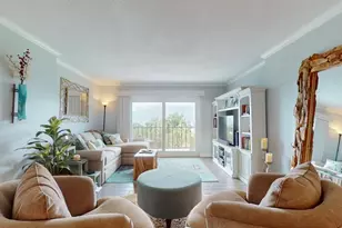 1120 N Shore Dr NE, Saint Petersburg, FL 33701 - Photo 2