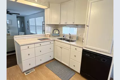 614 Mount Key Avenue NE #631, Saint Petersburg, FL 33702 - Photo 6