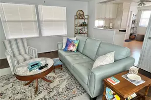614 Mt Key Ave NE, Saint Petersburg, FL 33702 - Photo 8