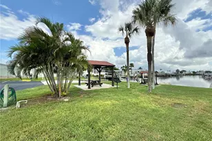 614 Mt Key Ave NE, Saint Petersburg, FL 33702 - Photo 24