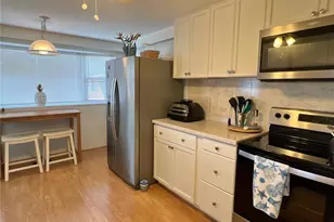 614 Mt Key Ave NE, Saint Petersburg, FL 33702 - Photo 4