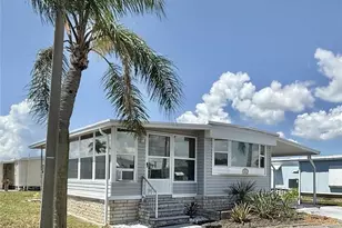 614 Mt Key Ave NE, Saint Petersburg, FL 33702 - Photo 2