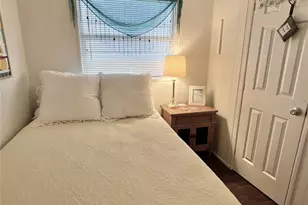 614 Mt Key Ave NE, Saint Petersburg, FL 33702 - Photo 12