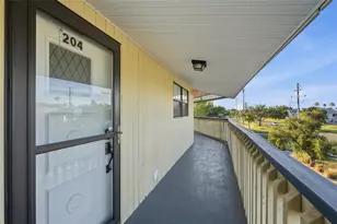11650 Capri Cir S, Treasure Island, FL 33706 - Photo 4