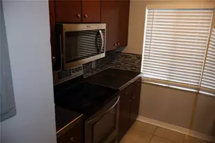 7609 Abbey Ln, Tampa, FL 33617 - Photo 6