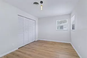 7901 3rd St N, Saint Petersburg, FL 33702 - Photo 28