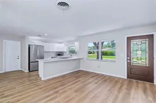 7901 3rd St N, Saint Petersburg, FL 33702 - Photo 6