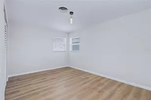 7901 3rd St N, Saint Petersburg, FL 33702 - Photo 14