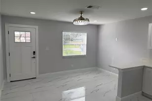 7813 Lakeshore Dr, Tampa, FL 33604 - Photo 4