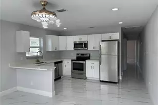 7813 Lakeshore Dr, Tampa, FL 33604 - Photo 2