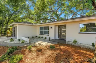2161 NE Hillwood Ct, Clearwater, FL 33763 - Photo 2