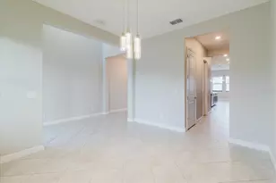 11721 Sunburst Marble Rd, Riverview, FL 33579 - Photo 4