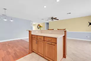 13176 Dorchester Dr, Seminole, FL 33776 - Photo 12