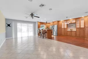 13176 Dorchester Dr, Seminole, FL 33776 - Photo 4