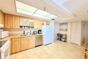 7430 Sunshine Skyway Ln S, Saint Petersburg, FL 33711 - Photo 10
