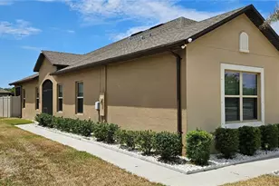 13475 Crest Lake Dr, Hudson, FL 34669 - Photo 2