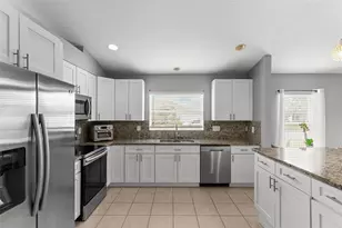 7619 Crescent Palm Dr, Wesley Chapel, FL 33545 - Photo 6