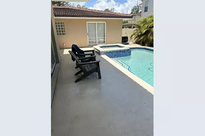 300 Brightwaters Boulevard NE, Saint Petersburg, FL 33704 - Photo 20