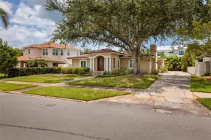 300 Brightwaters Blvd NE, Saint Petersburg, FL 33704 - Photo 4