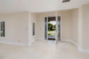 300 Brightwaters Blvd NE, Saint Petersburg, FL 33704 - Photo 8