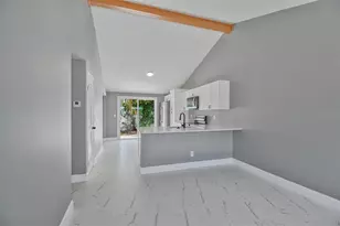 8801 Thousand Oaks Ct, Tampa, FL 33634 - Photo 4