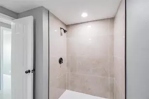 8801 Thousand Oaks Ct, Tampa, FL 33634 - Photo 12