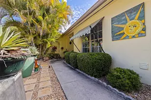 6848 16th Way S, Saint Petersburg, FL 33712 - Photo 2