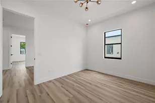 2308 N Elcoe Dr, Tampa, FL 33603 - Photo 24