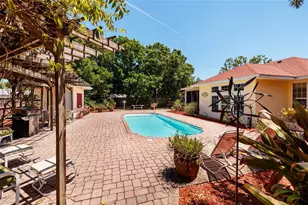 6737 Mango Ave S, Saint Petersburg, FL 33707 - Photo 4