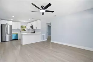 761 29th Ave S, Saint Petersburg, FL 33705 - Photo 4
