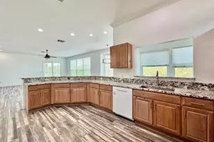 2384 Creek Ct, Clearwater, FL 33764 - Photo 14