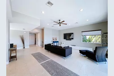 306 Bay Plz, Treasure Island, FL 33706 - Photo 10