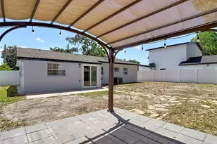 8639 May Cir, Tampa, FL 33614 - Photo 42