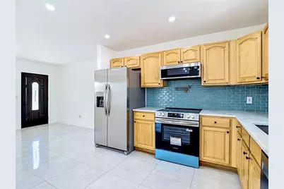 8639 May Circle, Tampa, FL 33614 - Photo 6