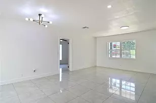 8639 May Cir, Tampa, FL 33614 - Photo 16