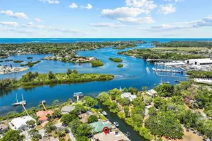1114 Marina Dr, Tarpon Springs, FL 34689 - Photo 4