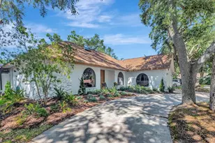 2820 Valencia Ln W, Palm Harbor, FL 34684 - Photo 2
