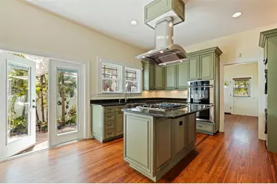 1260 10th Street N, Saint Petersburg, FL 33705 - Photo 16