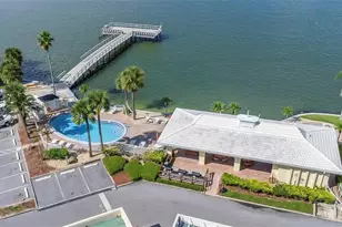 4700 Cove Cir, Saint Petersburg, FL 33708 - Photo 4