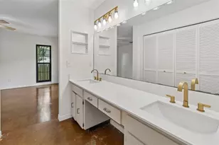 13338 Lake George Ln, Tampa, FL 33618 - Photo 8