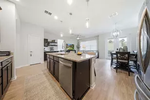 5920 Village Center Dr, Lithia, FL 33547 - Photo 14