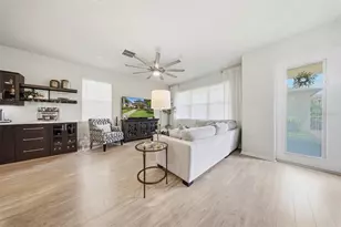 5920 Village Center Dr, Lithia, FL 33547 - Photo 8