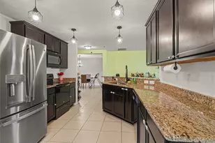 820 Chatham Walk Dr, Ruskin, FL 33570 - Photo 2