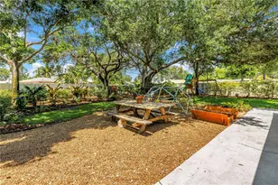 4039 Alberca Way S, Saint Petersburg, FL 33712 - Photo 4