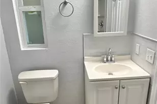 460 Mt Oak Ave NE, Saint Petersburg, FL 33702 - Photo 14