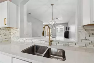 3566 High Hampton Cir, Tampa, FL 33610 - Photo 10