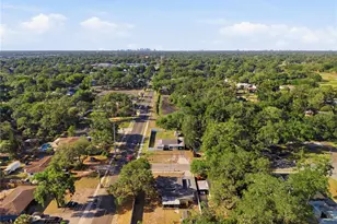10801 W Elbow Dr, Tampa, FL 33612 - Photo 2