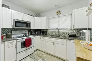 10801 W Elbow Dr, Tampa, FL 33612 - Photo 18