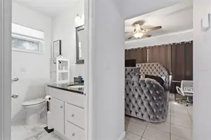 10107 N Aster Ave, Tampa, FL 33612 - Photo 14