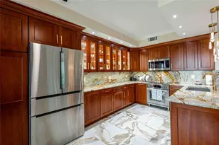4737 Dolphin Cay Ln S, Saint Petersburg, FL 33711 - Photo 8